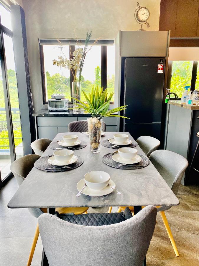 Faizal Madhi Homestay Kuching Exteriör bild