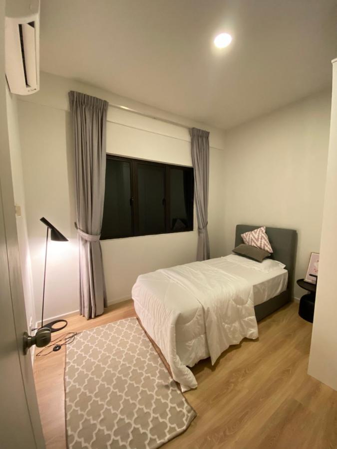Faizal Madhi Homestay Kuching Exteriör bild