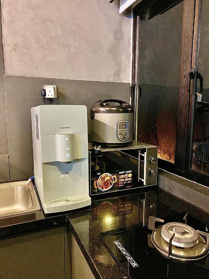 Faizal Madhi Homestay Kuching Exteriör bild