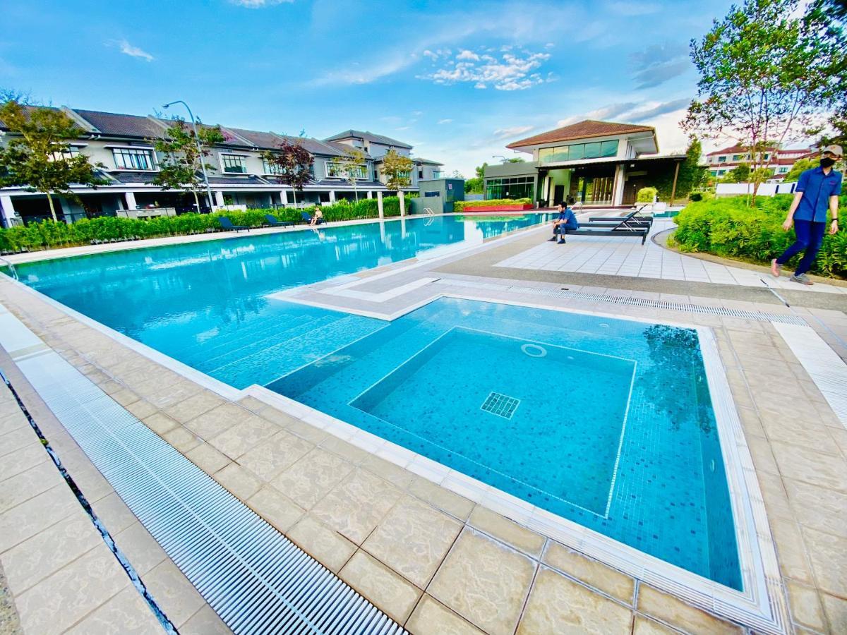 Faizal Madhi Homestay Kuching Exteriör bild